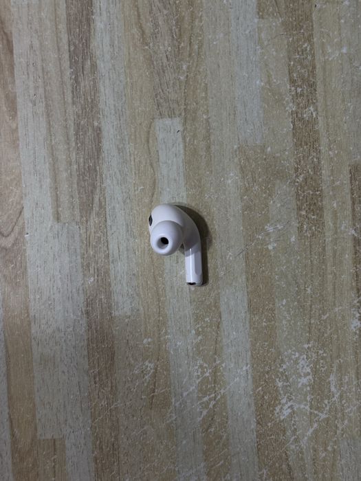 Продам левый наушник (А2084) от AirPods Pro оригинал