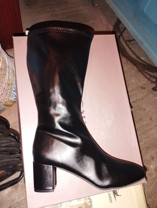 Сапожки  новые демисезонные 42 размер