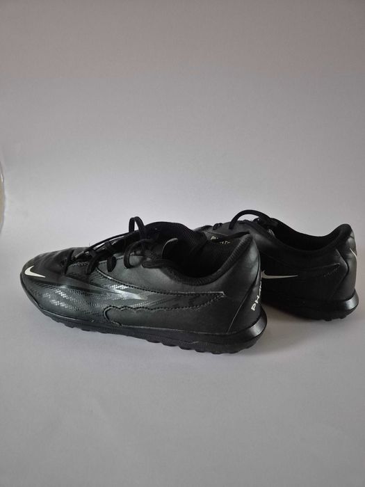 Футболни обувки Nike Phantom 37.5