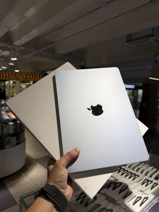 Macbook Air 13 m4 16/256