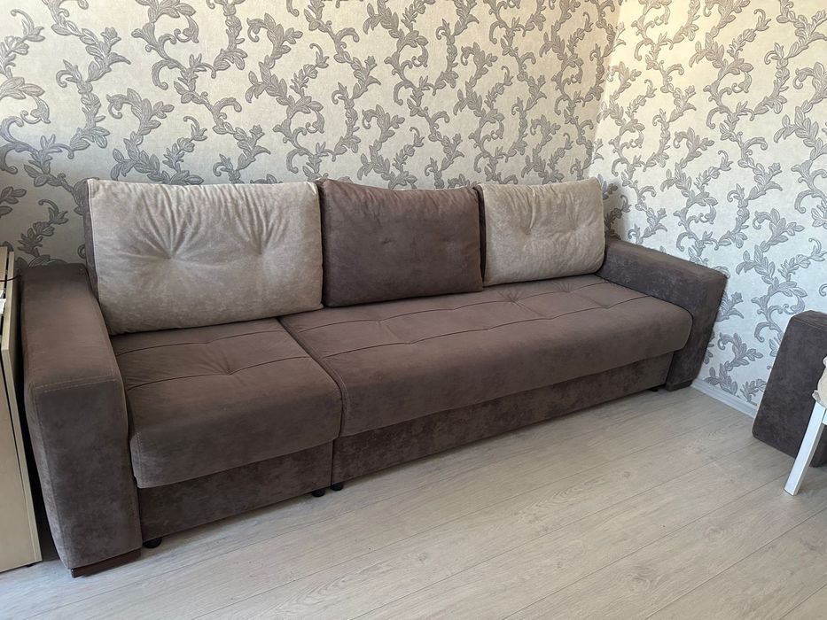 Продам диван, почти новый