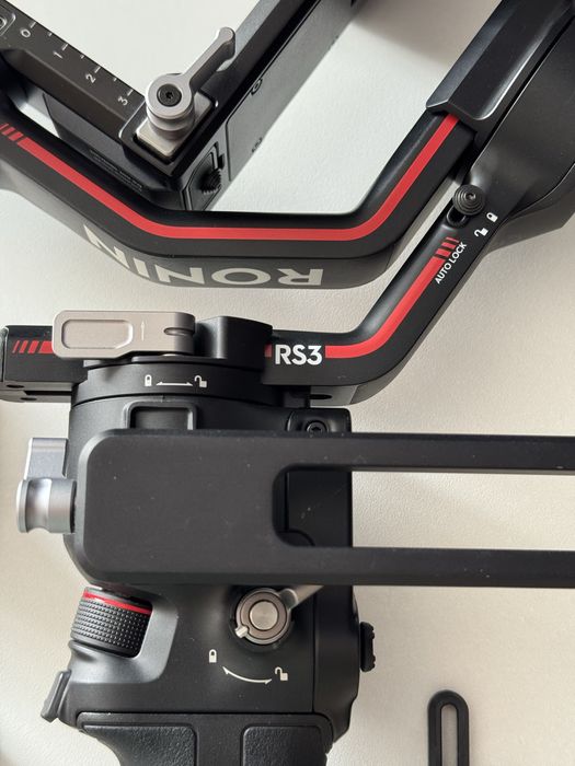 Электронный стабилизатор DJI RS 3 Combo