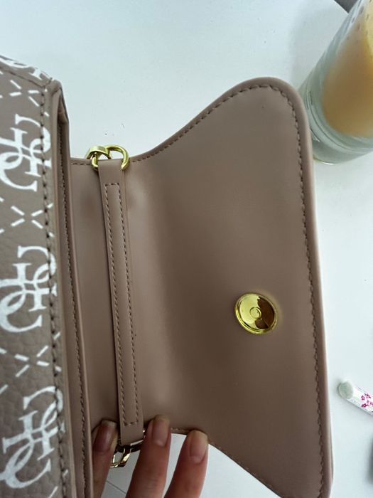 Нова Мини дамска чанта Guess. Доказан Произход Guess Europe Sagl, 2022