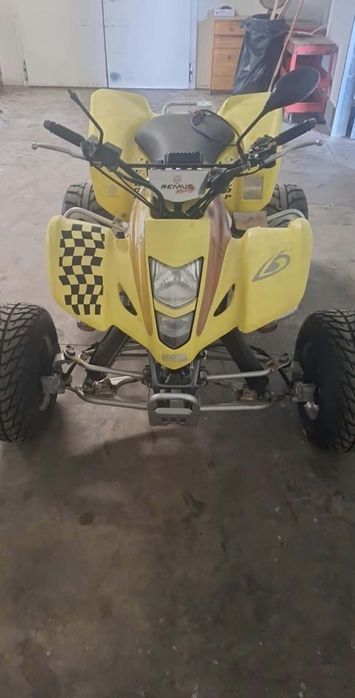 Suzuki  LTZ  400.