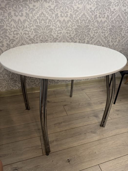 Круглый кухонный стол