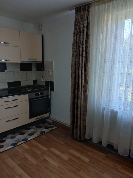 Vând casă cu etaj