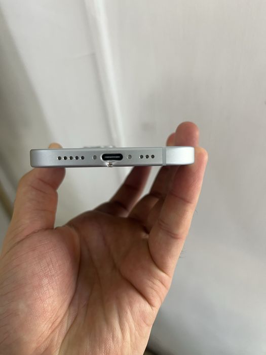 Продам iPhone 15, 128 ГБ АКБ 88%