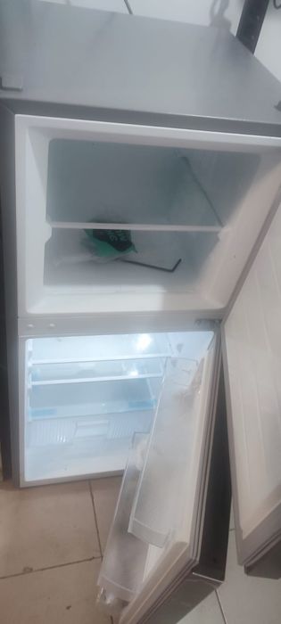 Продам холодильник есть ещё ванна.