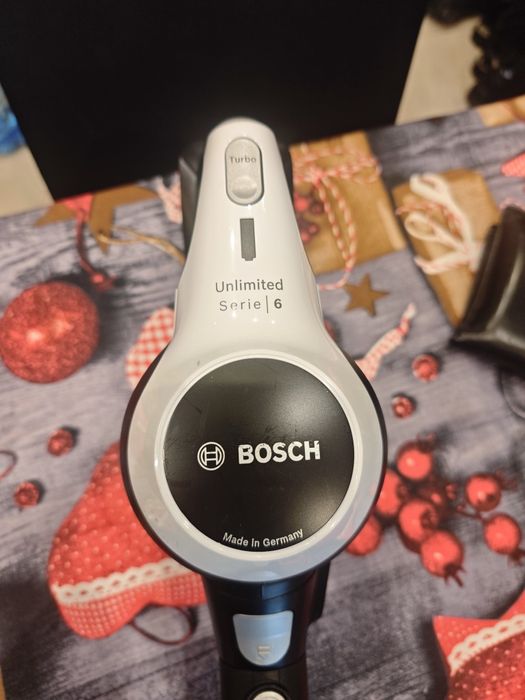 Вертикална прахосмукачка на батерия BOSH