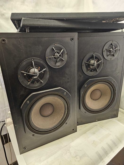 Fisher SME280 2 x 80W 8ohm three way speaker system