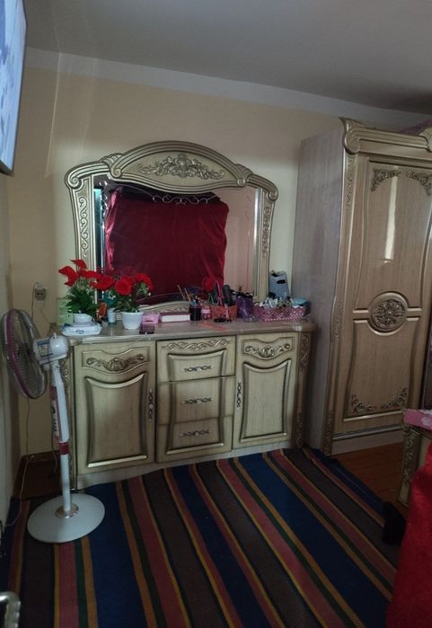 Срочна 3 хонали уй сотилади !!