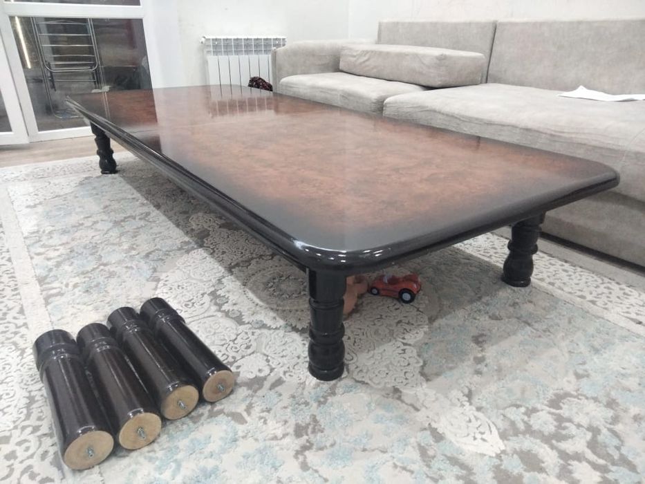 Стол на гостиную, почти новый!