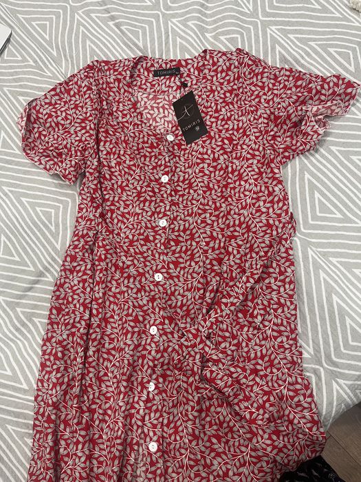 Новое платье с этикеткой