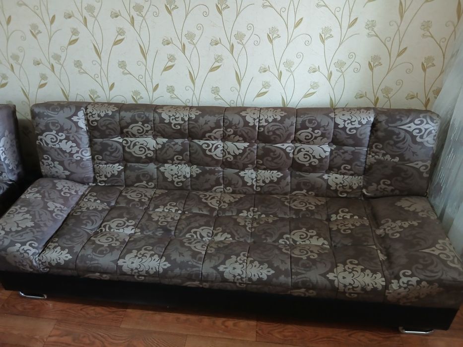 Мягкая мебель .Диван и два кресла в хорошем состоянии.