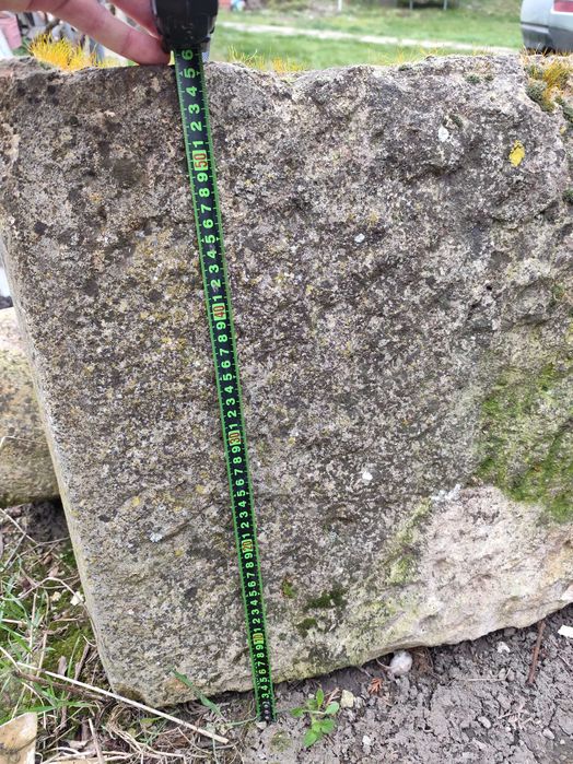 Масивен дялан камък