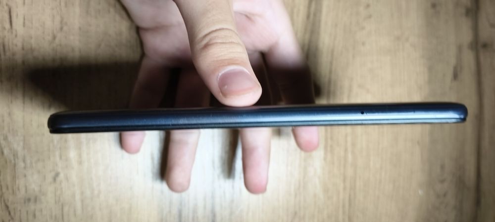 Poco F1 6/64gb без чехла