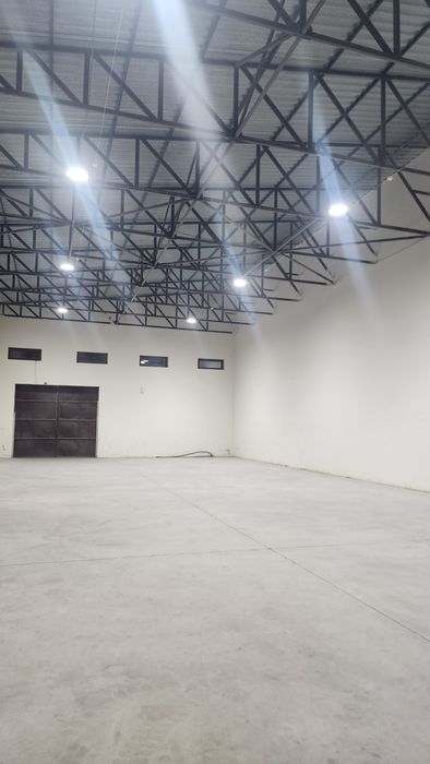 Сдаётся в аренду  ангарная помишения