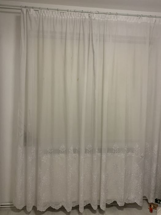 Perdea cu broderie