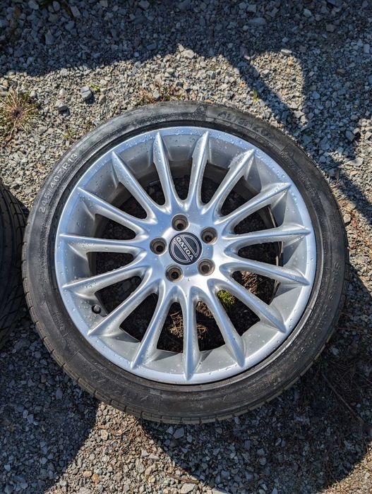 Volvo 5X108 - 18 цола - 63.4 Централен отвор с гуми 245-40-18 (летни)