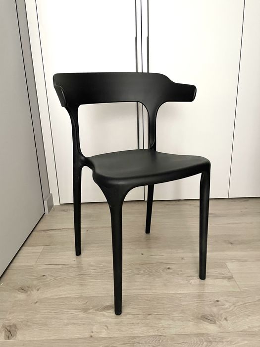 Стулья пластиковые