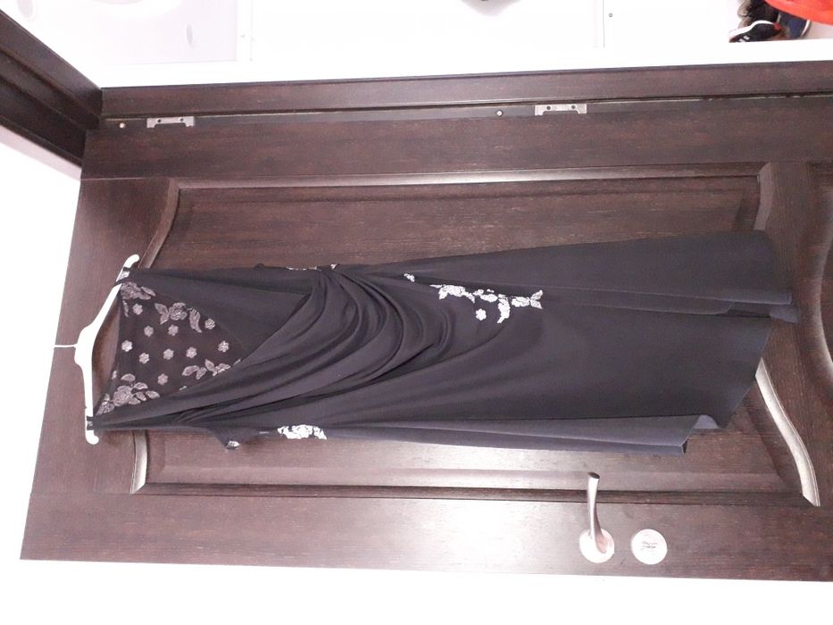 Rochie neagra cu imprimeu floral