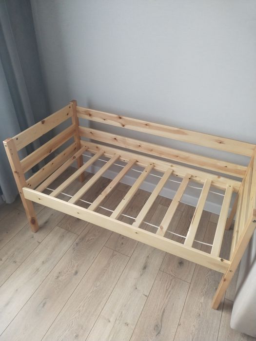Детская кроватка из сосны