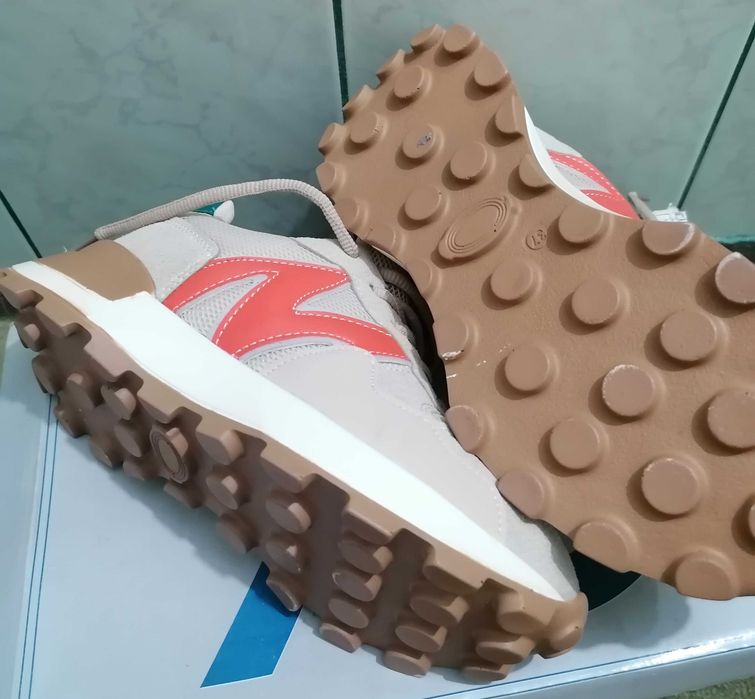 Adidași mărimea 42 și 37