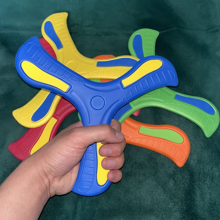 Легкий цветной бумеранг