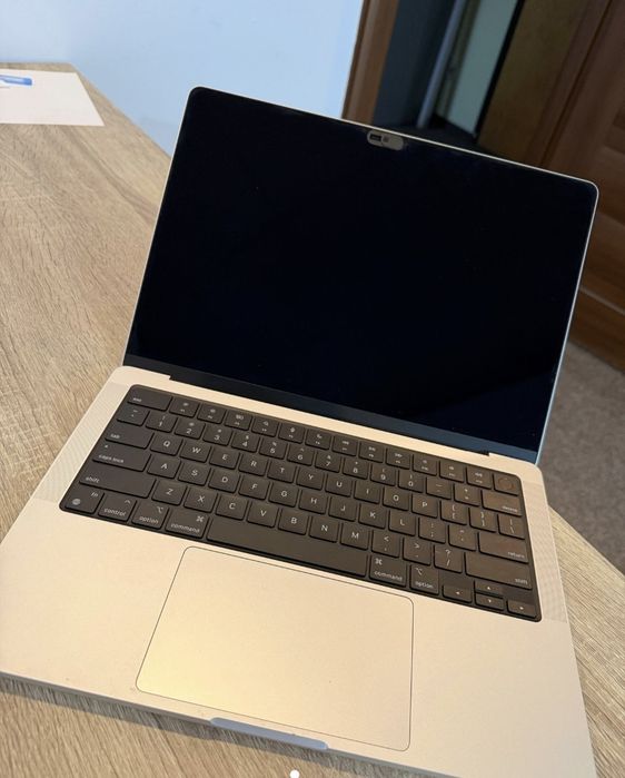 MacBook Pro 14" (Nov 2024) M4, 16GB RAM, Baterie 100%, Garanție 2026
