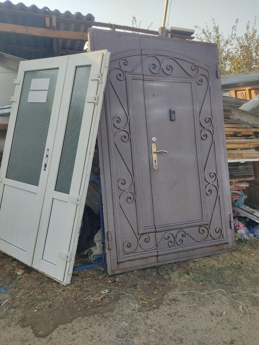 Темир дарвоза срочно сотилади жуда бакувват идеал холатда