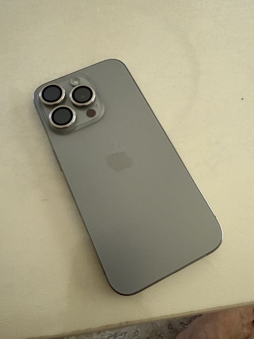 iPhone 15 pro Silver