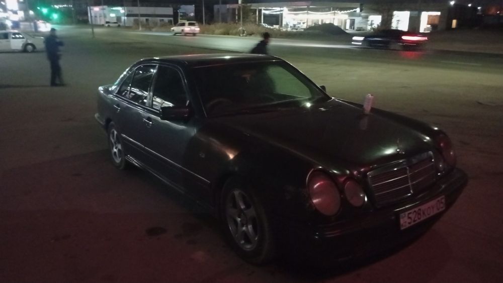 Продам машину Мерседес 210 японец