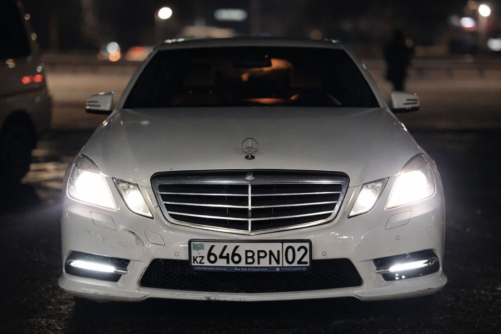 Продам мерседес 212  на ходу требует ремота цепей ремот на 700000