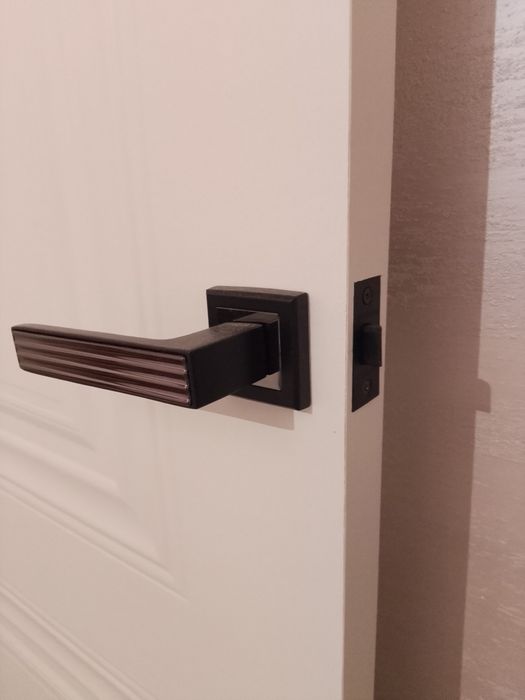 Бөлме аралық есік орнатамын.