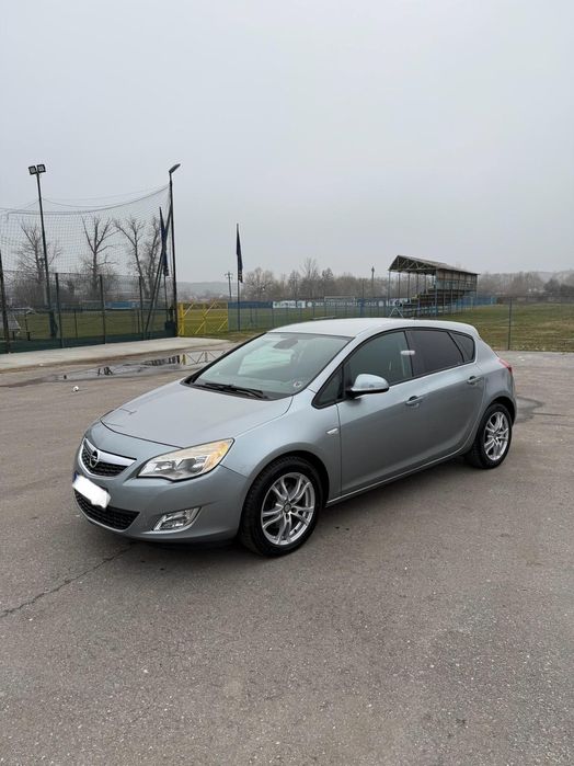 Opel Astra J 2010
