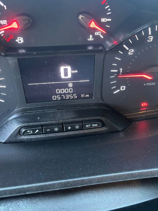 Пежо Партнер 2021 година 1.2 турбо с газова уредба