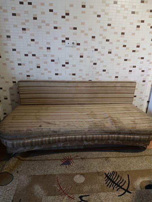 Отдам диваны и ковер  бесплатно, самовывоз