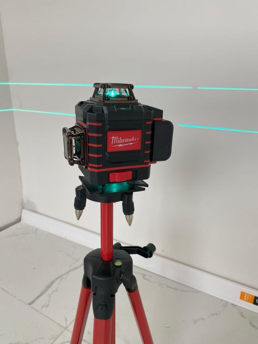 Самонивелиращ Акумулаторен Лазерен Нивелир Milwaukee Милуоки 3D , 4D