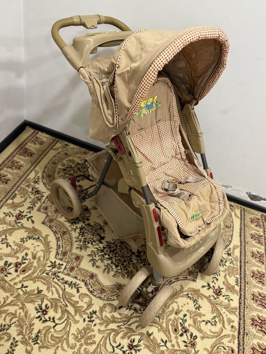 Продаётся коляска. Состояние хорошее. В комплекте есть  чехлы.