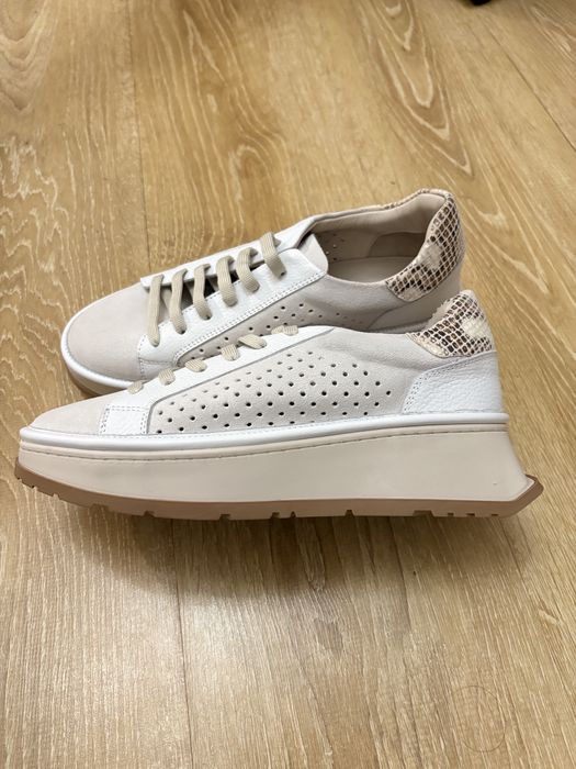 Кроссовки новые