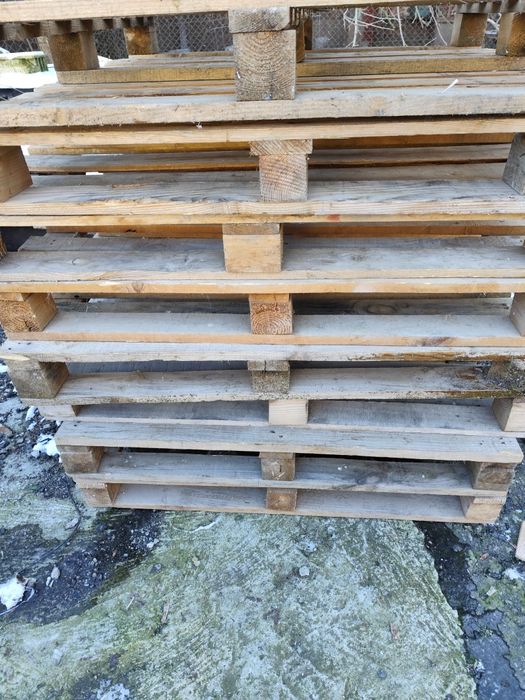 Продавам палети и скари