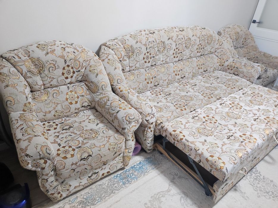Продается диван раскладной и кресла