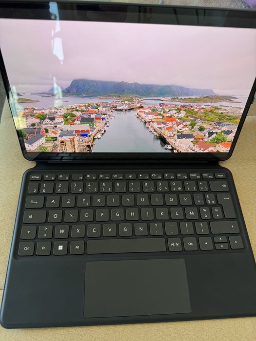 Huawei MateBook E , i3 , 128 GB , 8 GB RAM , Windows 11, ca noua.