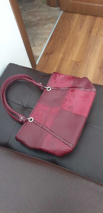 Продавам чисто нова чанта