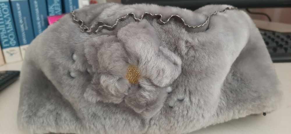 Продам цигейковую шапку, берет.