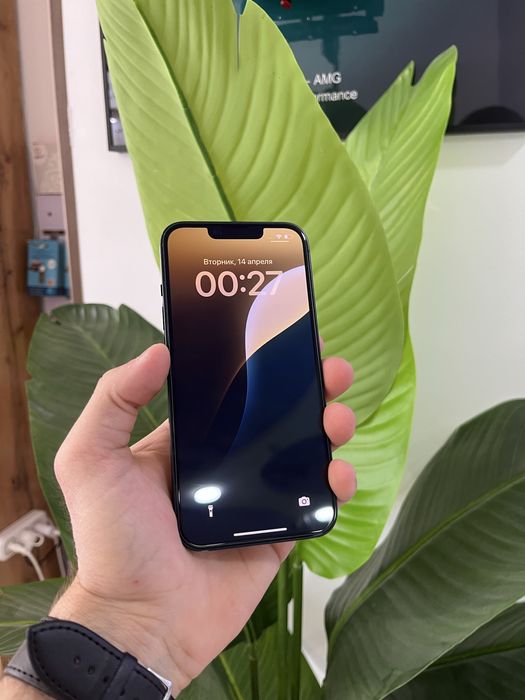 iPhone 13  в идеальном состоянии