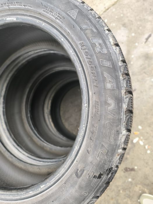 Комплект зимних шин