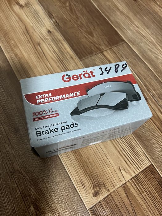 Передние колодки на Toyota Camry 70 новые