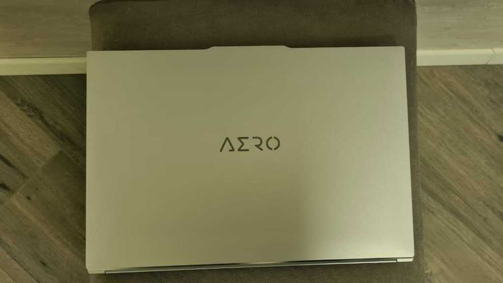 Ноутбук Gigabyte AERO 16 XE5, б/у