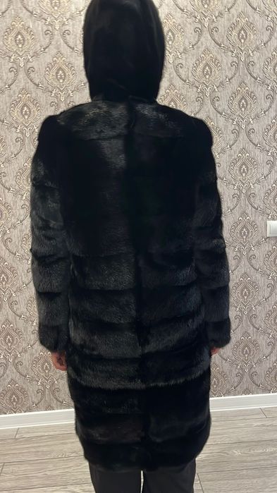 Норка шуба сатылады.